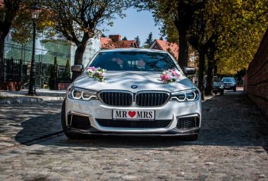 Samochód do Ślubu lub Wesela BMW M550i wynajem 4