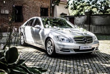 Luksusowa limuzyna Mercedes S do ślubu lub wesela wynajem 17